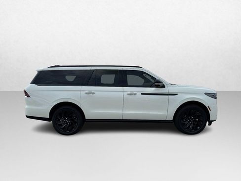 Used 2025 Lincoln Navigator L Reserve w/ Jet Appearance Package image 4