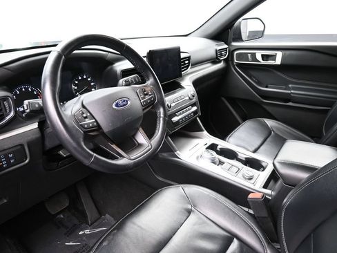 Used 2020 Ford Explorer XLT w/ Equipment Group 202A AWD/4WD image 19