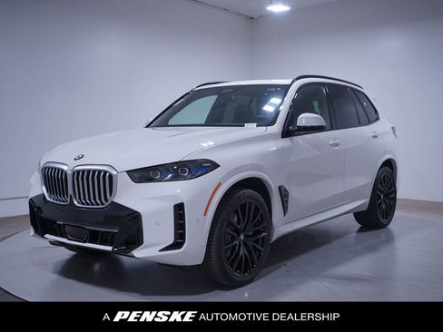 Used 2026 BMW X5 xDrive40i w/ M Sport Package AWD/4WD image 1