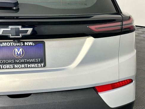 Used 2023 Chevrolet Bolt EUV LT FWD image 23
