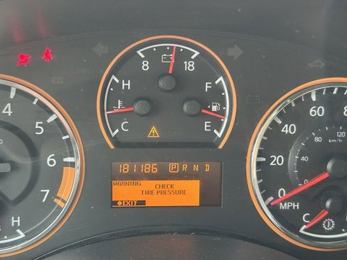 Used 2011 Nissan Armada Platinum w/ 2nd Row Captain Seat Pkg image 26