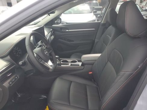 Used 2025 Nissan Altima 2.5 SR w/ SR Premium Package FWD image 15