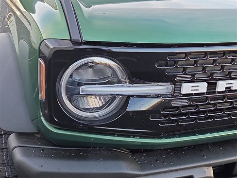 Used 2023 Ford Bronco Wildtrak image 9