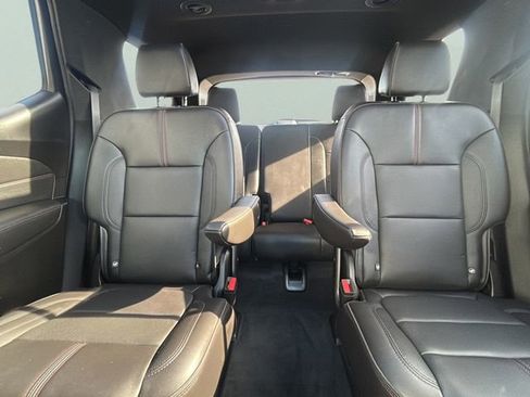 Used 2023 Chevrolet Traverse RS image 17