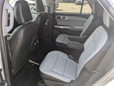 Used 2021 Ford Explorer XLT w/ Equipment Group 202A RWD image 15
