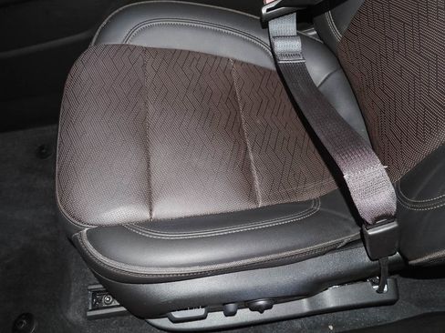 Certified 2023 Chevrolet Traverse High Country image 29