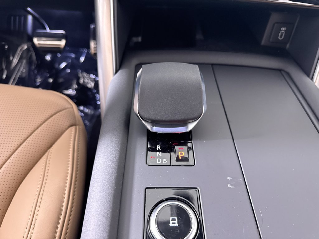 New 2026 Land Rover Discovery Limited Edition AWD/4WD image 18
