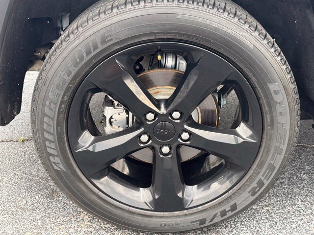 Used 2023 Jeep Grand Cherokee Altitude AWD/4WD image 6
