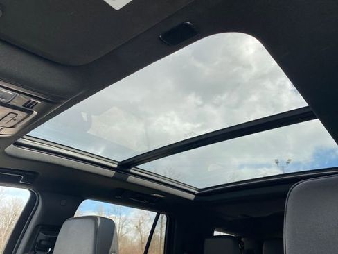 Used 2024 Chevrolet Tahoe Z71 w/ Luxury Package image 29