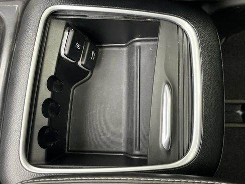 Used 2023 Chrysler Pacifica Limited image 28