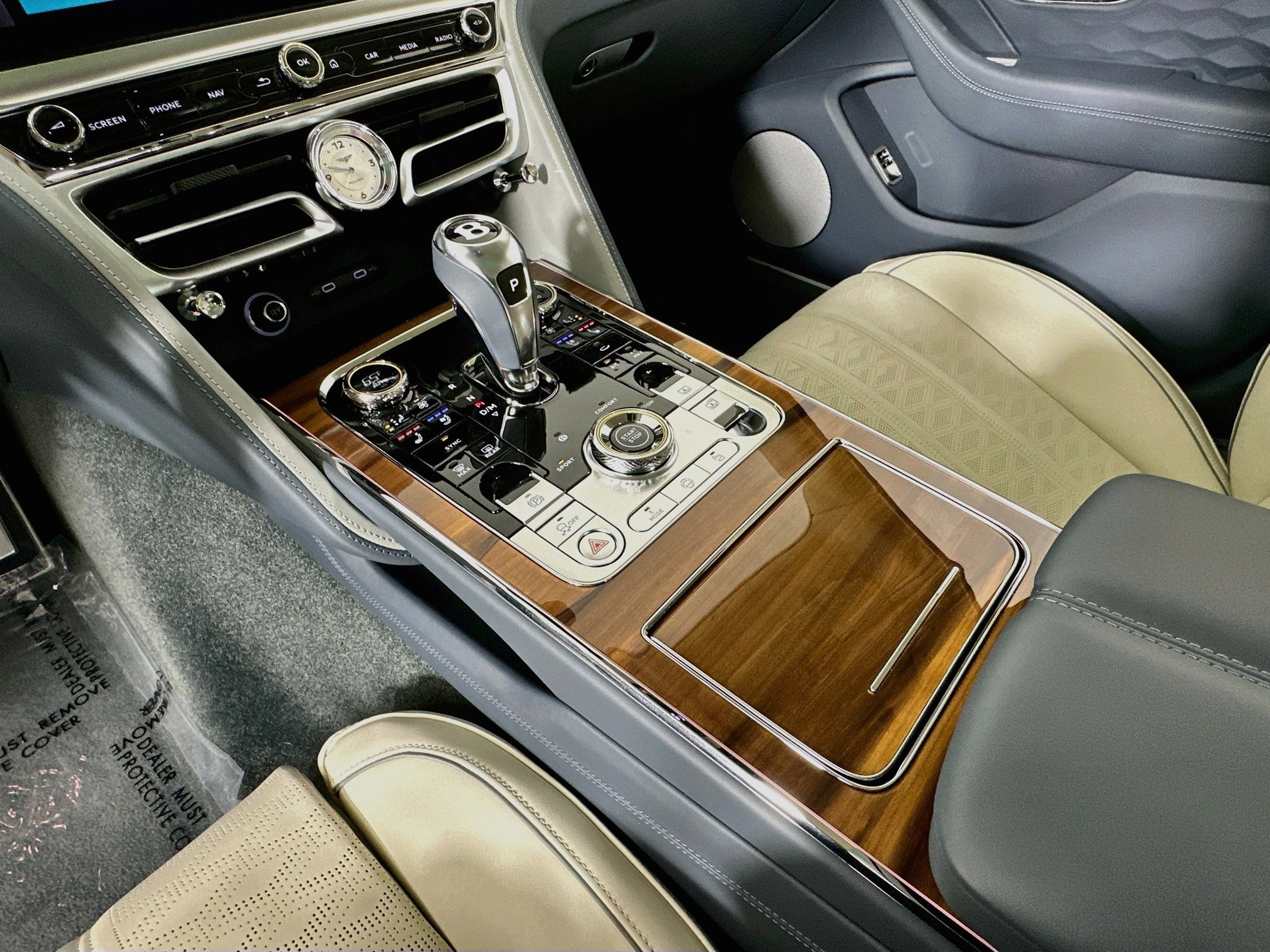 Certified 2025 Bentley Flying Spur Plug-In Hybrid AWD/4WD image 16