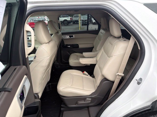 Used 2024 Ford Explorer Platinum w/ Technology Package AWD/4WD image 45