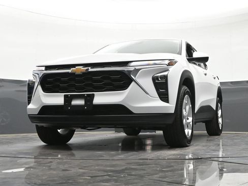 Certified 2025 Chevrolet Trax LS w/ LS Convenience Package FWD image 31