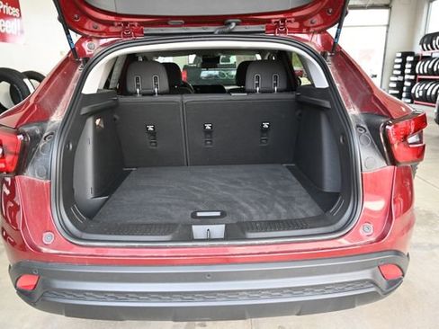 Used 2025 Chevrolet Trax LS w/ LS Convenience Package image 27