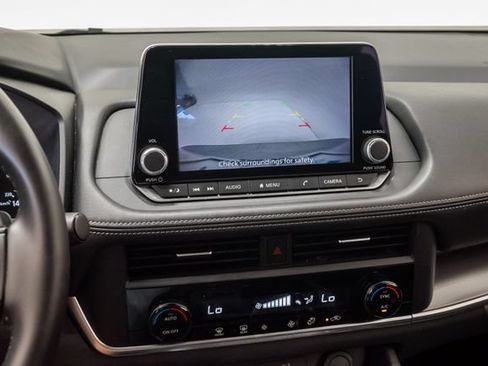 Used 2025 Nissan Rogue SV FWD image 14
