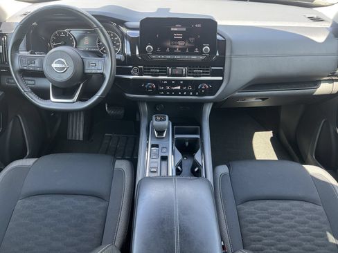 Used 2024 Nissan Pathfinder SV FWD image 2