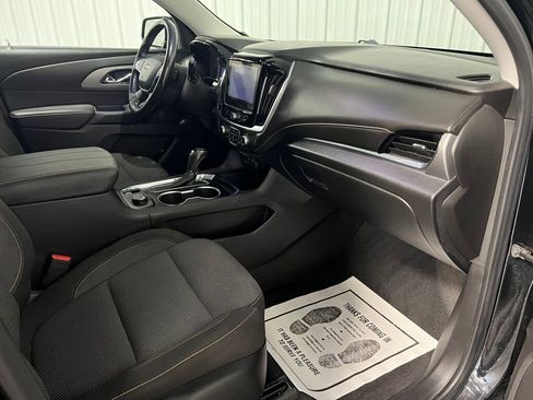 Used 2020 Chevrolet Traverse LT image 3