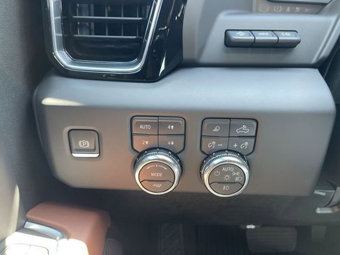 New 2025 GMC Sierra 3500 Denali Ultimate image 18