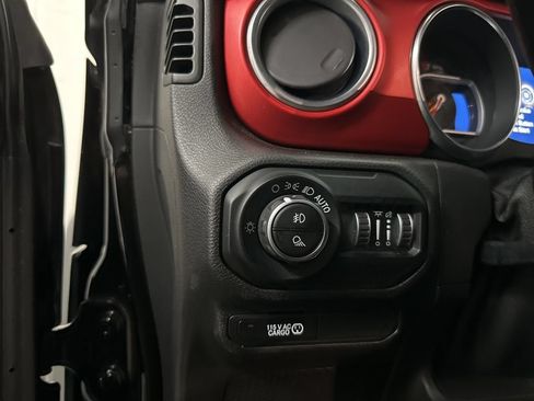 Used 2020 Jeep Gladiator Rubicon AWD/4WD image 32