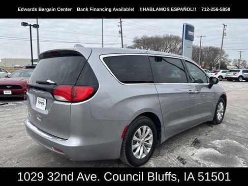 Used 2017 Chrysler Pacifica Touring w/ Tire & Wheel Group image 8