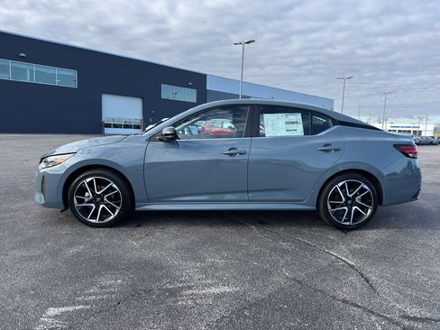 New 2025 Nissan Sentra SR image 6