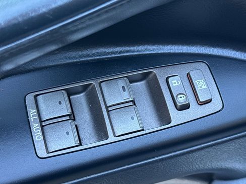 Used 2011 Lexus LX 570 4WD image 12