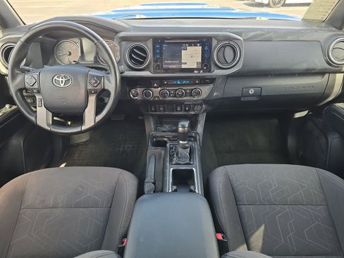 Used 2016 Toyota Tacoma TRD Sport image 9