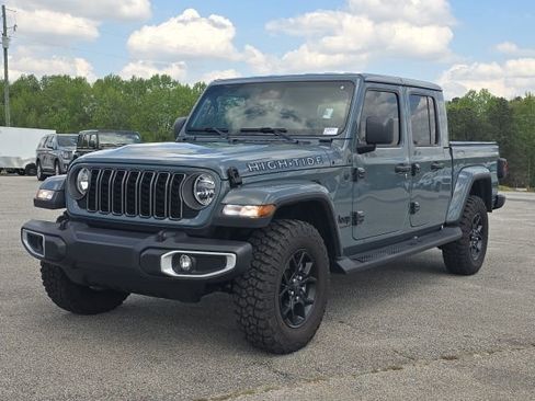 Used 2025 Jeep Gladiator Sport image 1