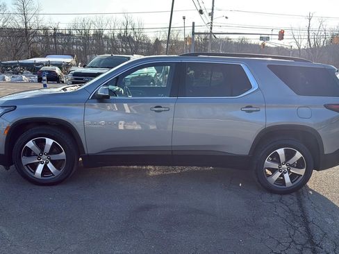 Used 2023 Chevrolet Traverse LT w/ LT Premium Package AWD/4WD image 4
