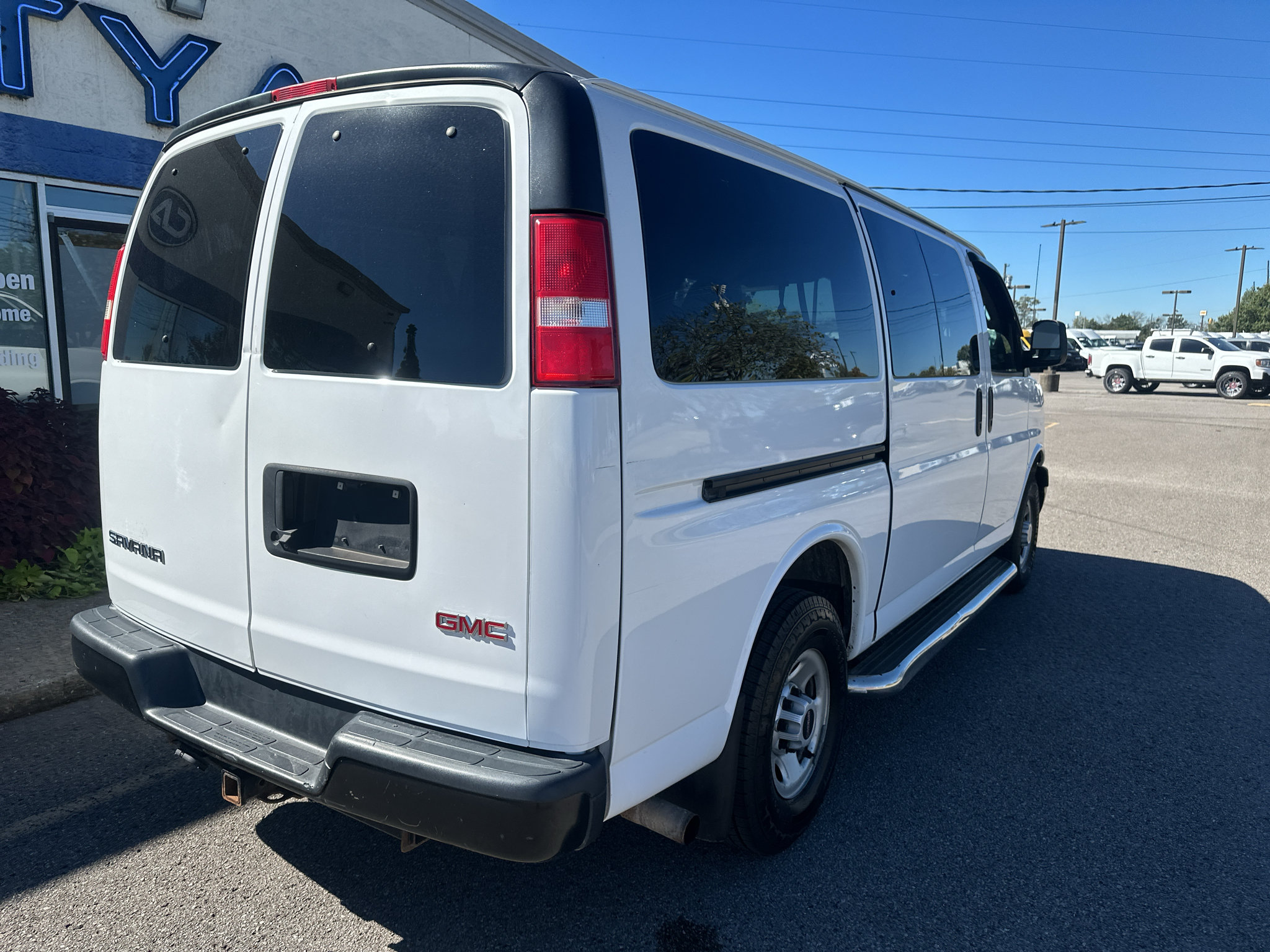 Used 2019 GMC Savana 3500 LS RWD image 4