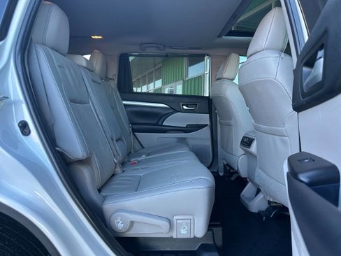 Used 2019 Toyota Highlander XLE image 15