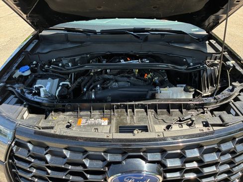 Used 2025 Ford Explorer ST-Line w/ ST-Line Street Pack AWD/4WD image 27