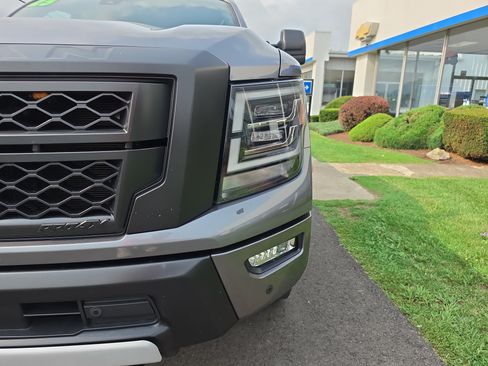 Used 2023 Nissan Titan PRO-4X AWD/4WD image 10