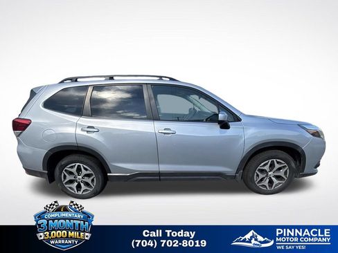 Used 2022 Subaru Forester Premium AWD/4WD image 3