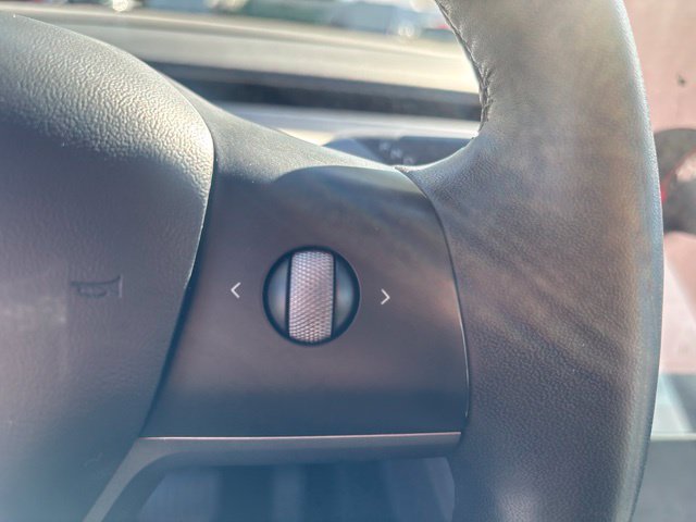 Used 2022 Tesla Model Y Long Range AWD/4WD image 18