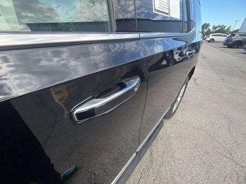 Used 2024 GMC Yukon SLT AWD/4WD image 18