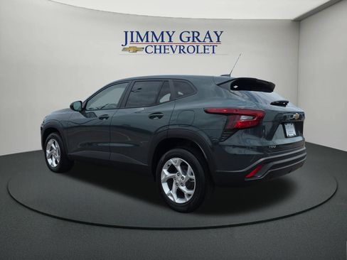 New 2026 Chevrolet Trax LS w/ LS Convenience Package FWD image 3