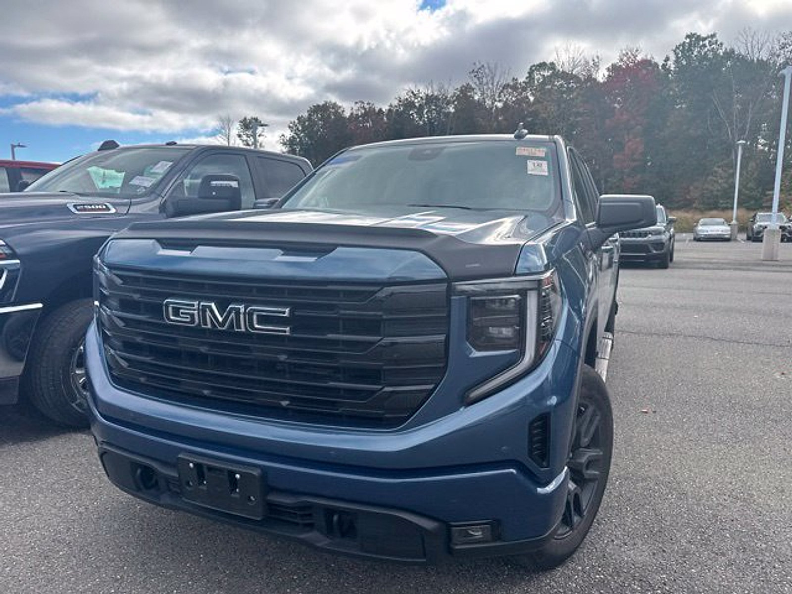 Used 2024 GMC Sierra 1500 Elevation AWD/4WD image 4
