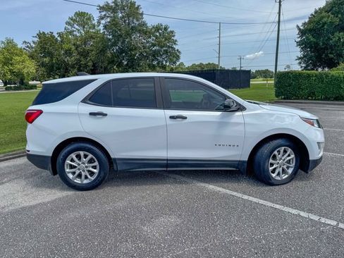 Used 2021 Chevrolet Equinox LS w/ LS Convenience Package FWD image 2