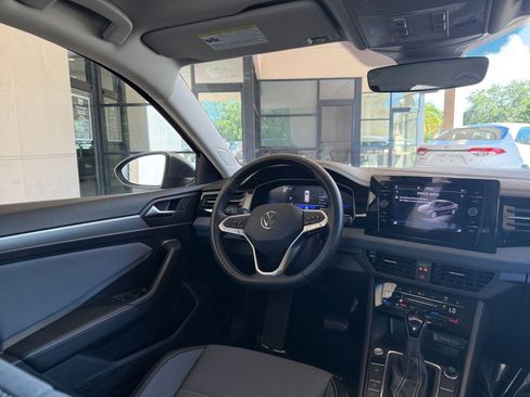 Used 2025 Volkswagen Jetta SE image 28