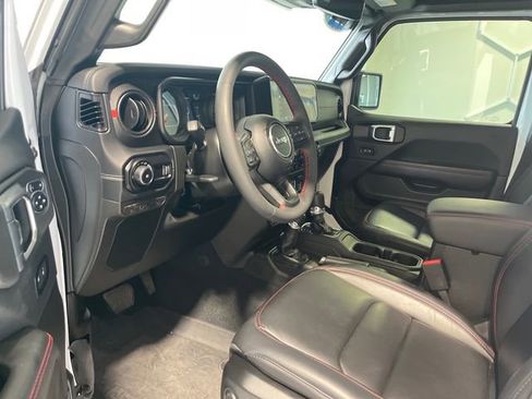 Used 2024 Jeep Wrangler Unlimited Rubicon AWD/4WD image 7
