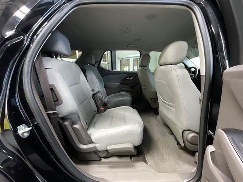 Used 2019 Chevrolet Traverse LT FWD image 24