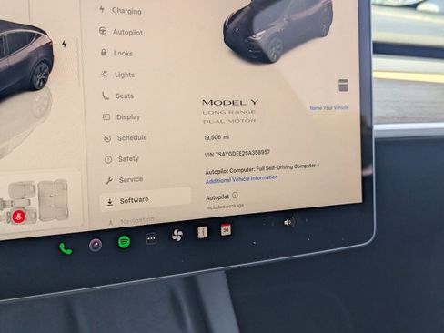 Used 2025 Tesla Model Y Long Range image 29