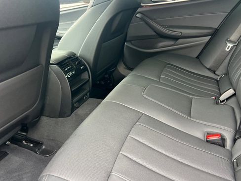 Certified 2022 BMW 530i w/ Convenience Package image 15