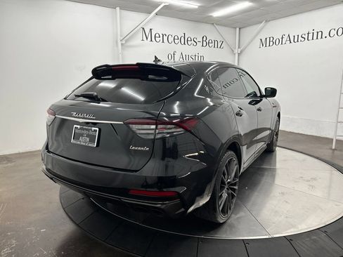 Used 2022 Maserati Levante Trofeo AWD/4WD image 7