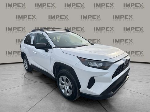 Used 2021 Toyota RAV4 LE image 7