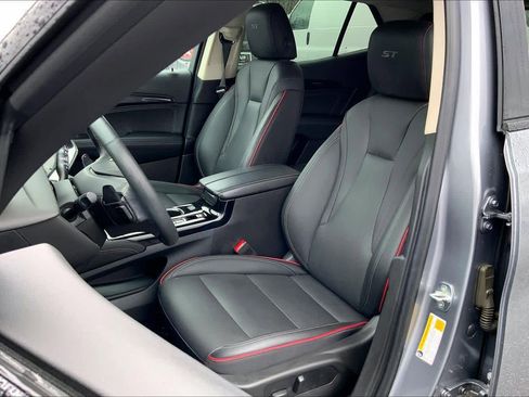 Used 2022 Buick Envision Essence w/ Technology Package II image 8