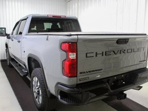Used 2024 Chevrolet Silverado 2500 Custom w/ Custom Value Package image 4