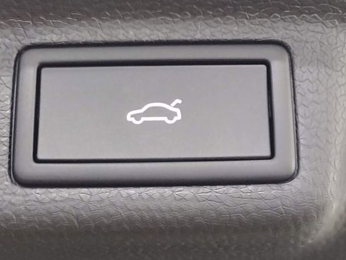 New 2025 Volkswagen ID. Buzz 1st Edition image 22