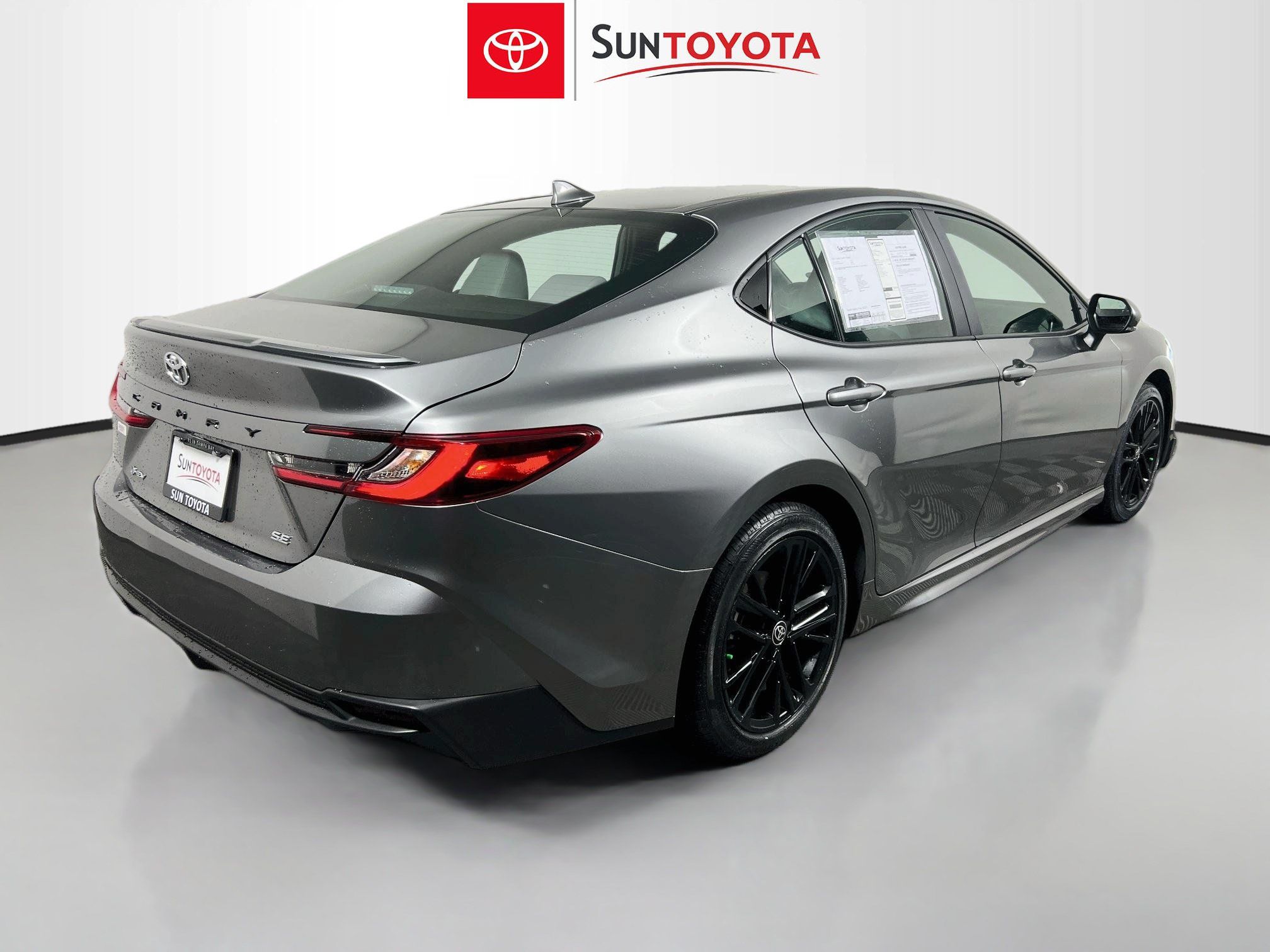 Used 2025 Toyota Camry SE FWD image 4